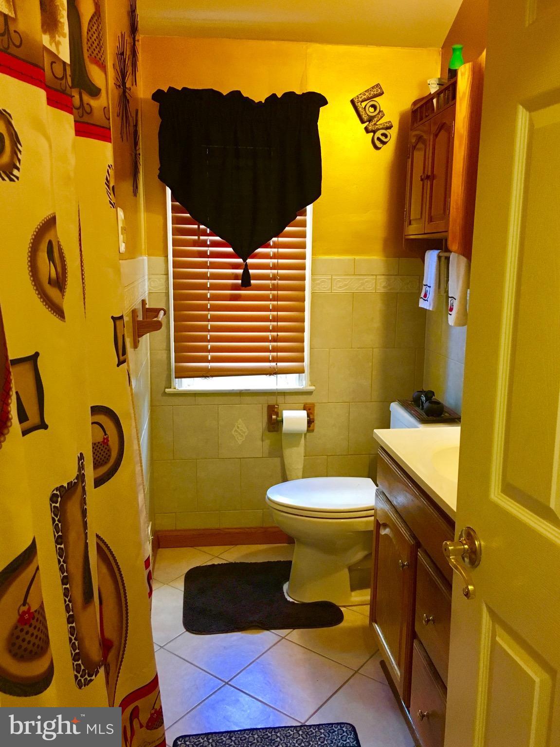 8531 Water Oak Road Baltimore, MD 21234 - Photo 12 of 16 Bath