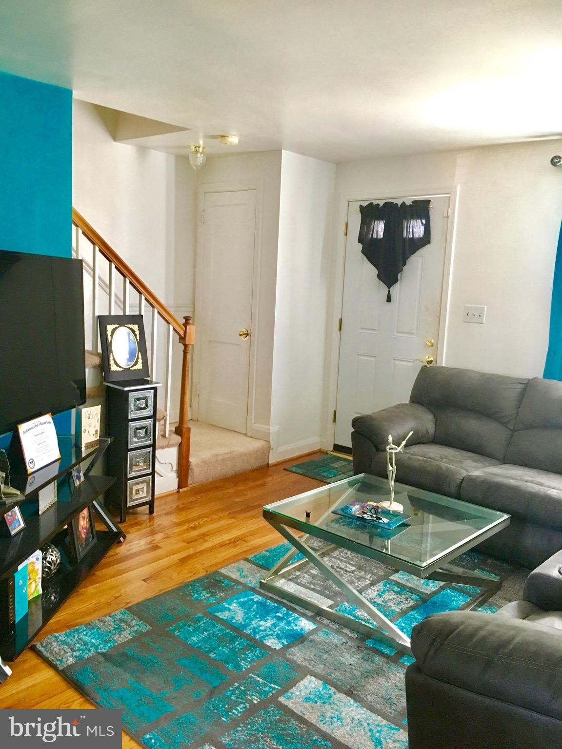 8531 Water Oak Road Baltimore, MD 21234 - Photo 2 of 16 Living Room