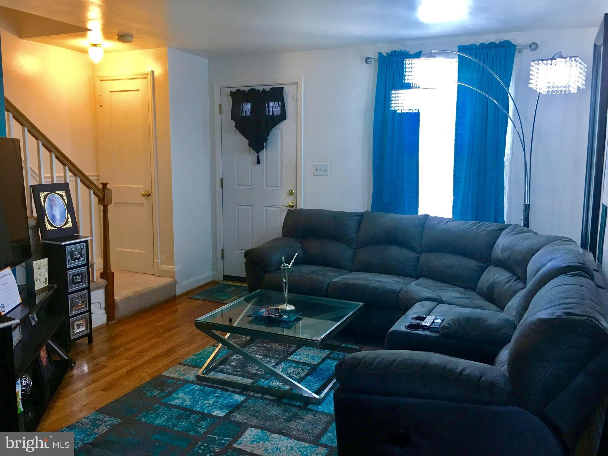 8531 Water Oak Road Baltimore, MD 21234 - Photo 3 of 16 Living Room