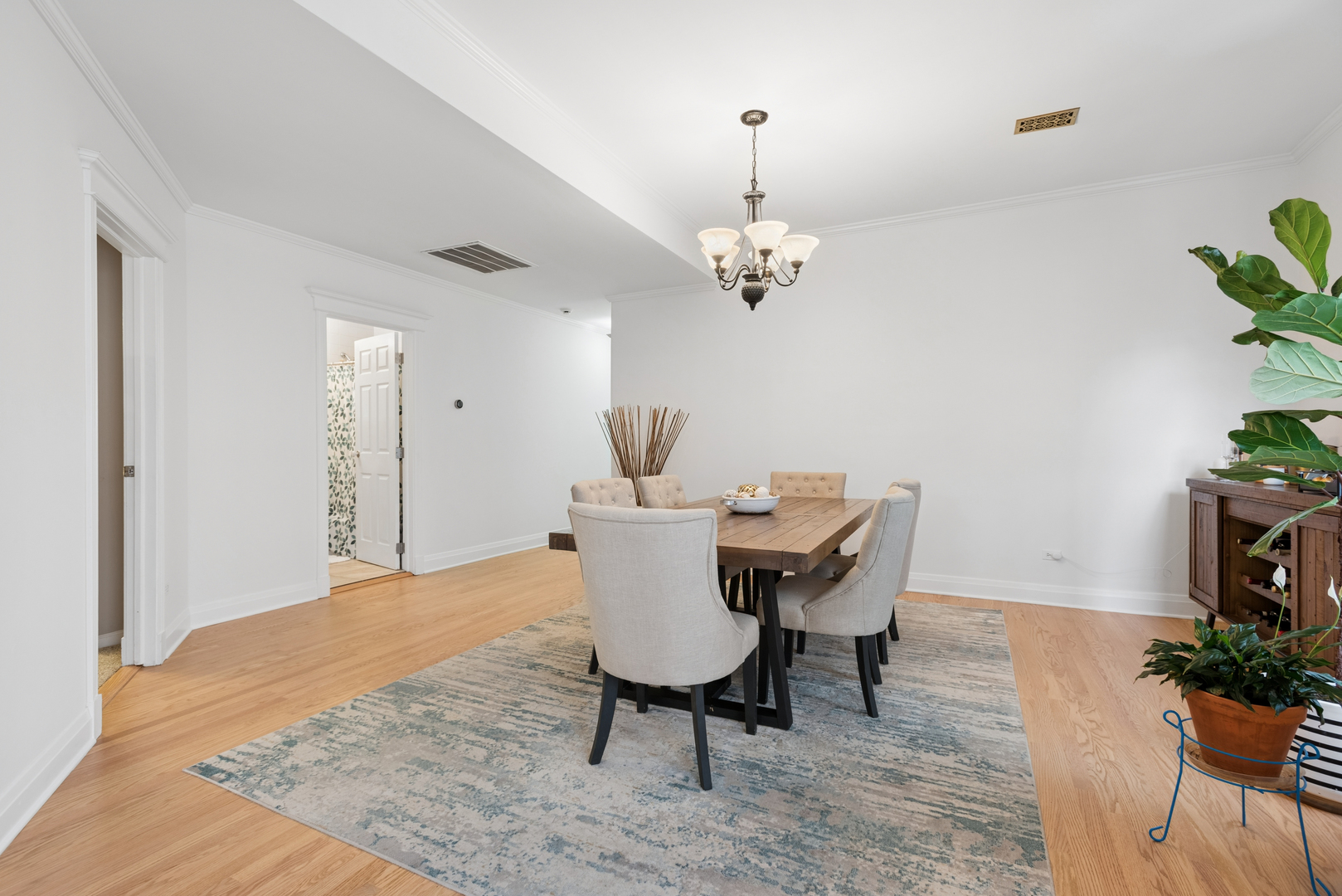 3909 North Sheridan Road, Unit 3H Chicago, IL 60613 - Photo 11 of 22