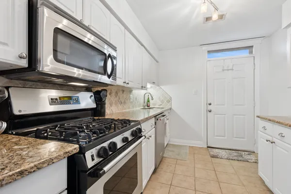 $499,900 | 3909 North Sheridan Road, Unit 3H, Chicago, IL 60613