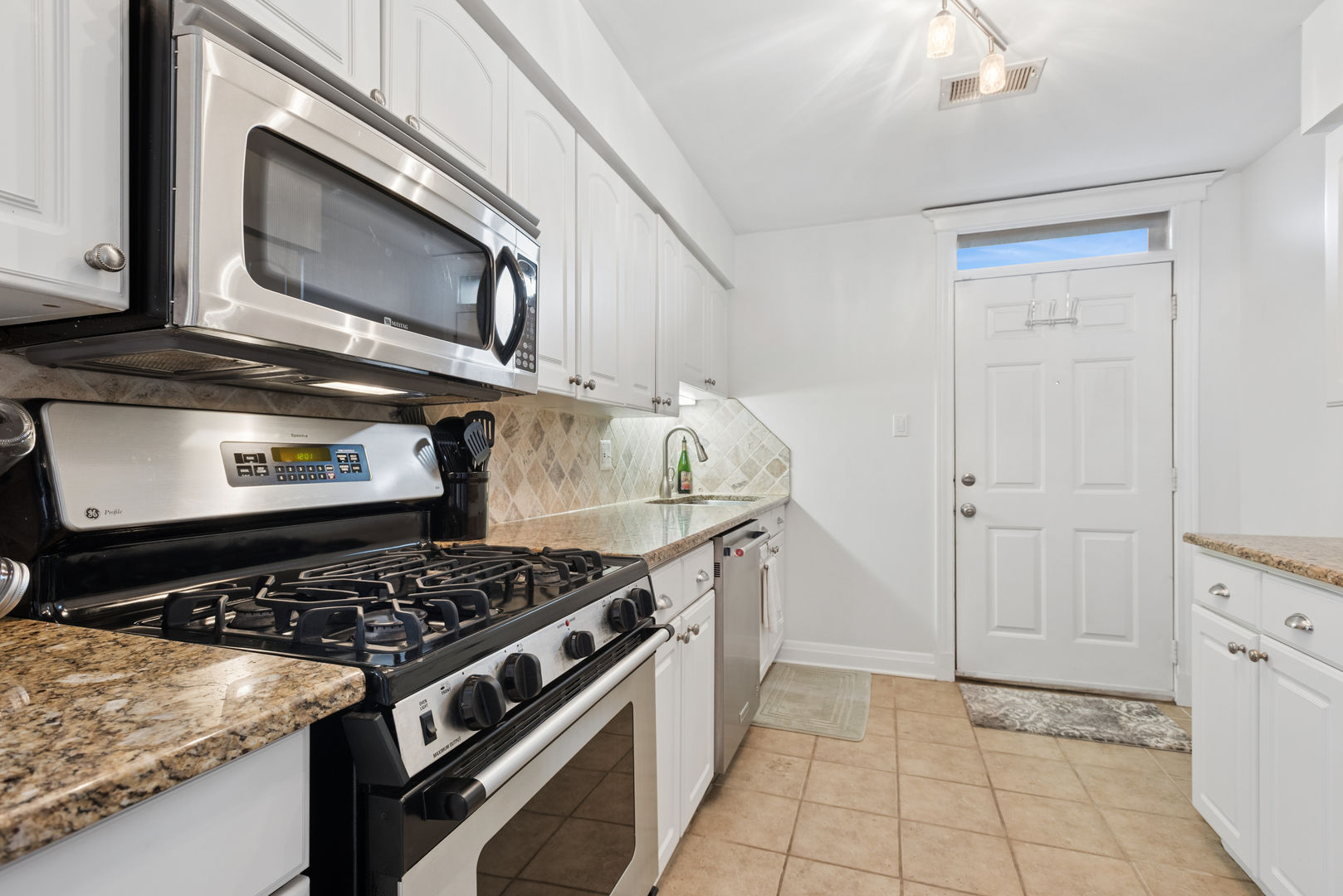 3909 North Sheridan Road, Unit 3H Chicago, IL 60613 - Photo 13 of 22