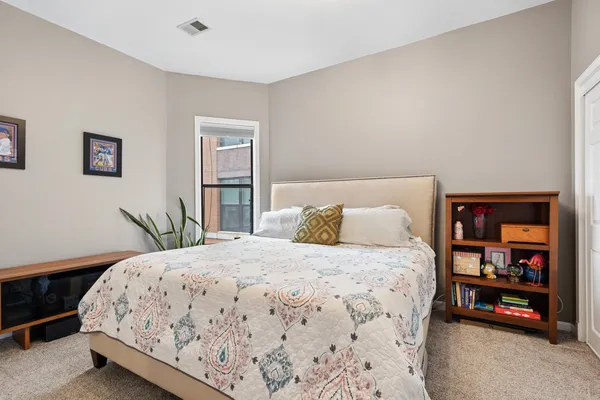 $499,900 | 3909 North Sheridan Road, Unit 3H, Chicago, IL 60613