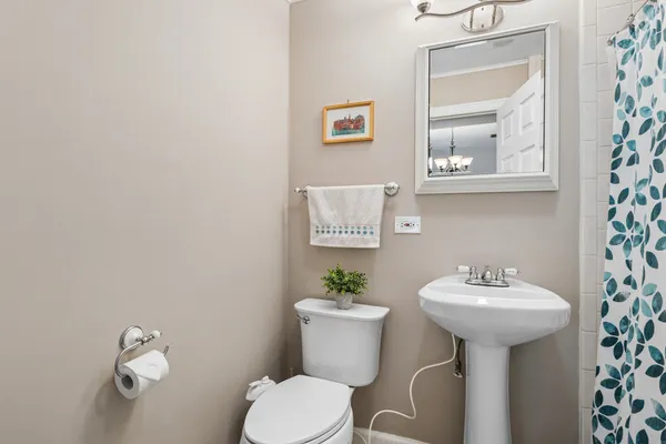 $499,900 | 3909 North Sheridan Road, Unit 3H, Chicago, IL 60613