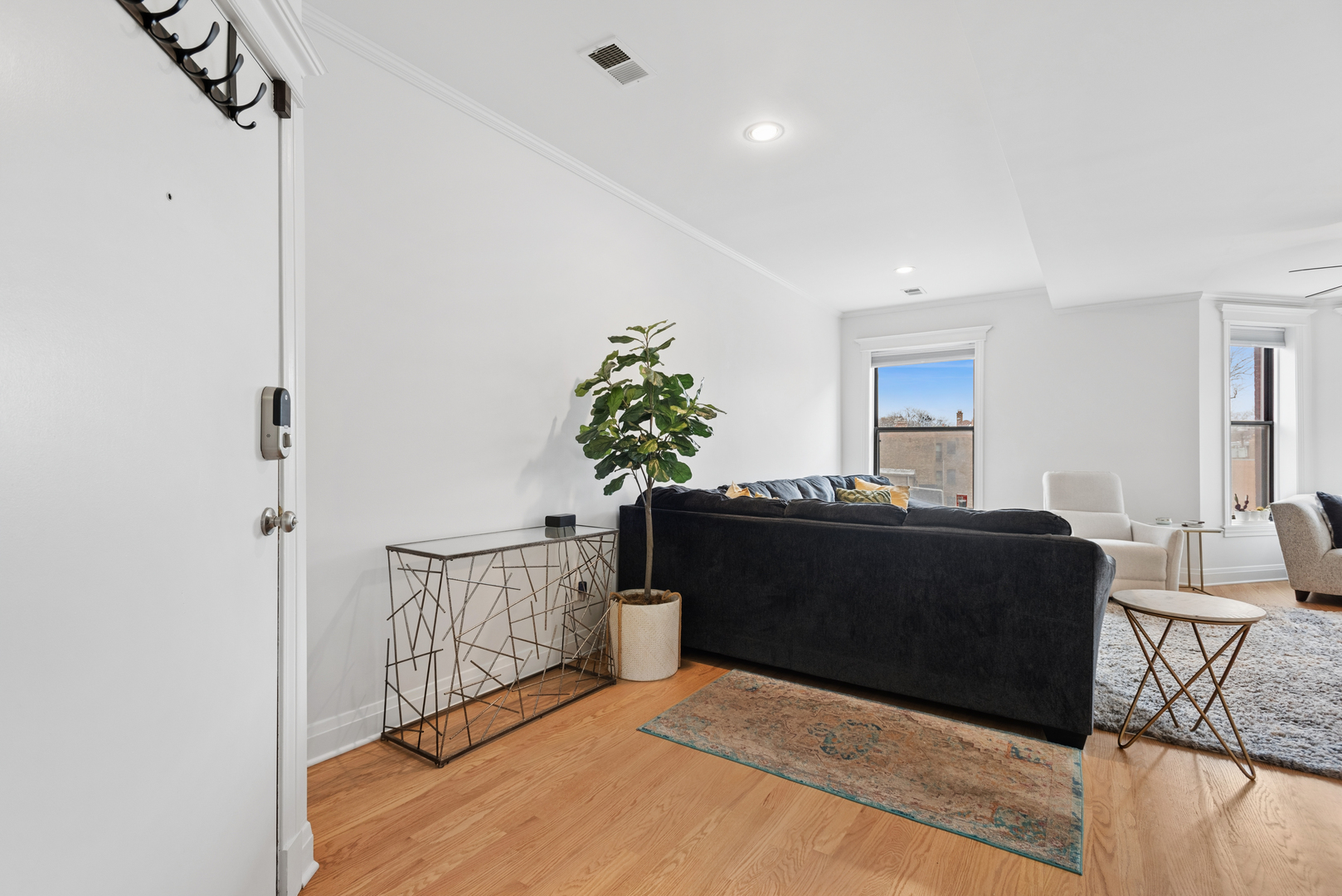 3909 North Sheridan Road, Unit 3H Chicago, IL 60613 - Photo 7 of 22