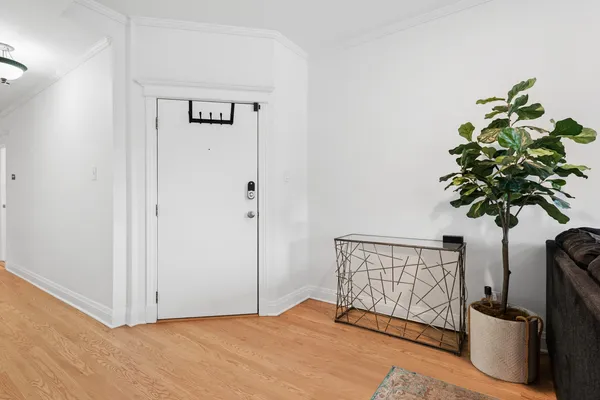 $499,900 | 3909 North Sheridan Road, Unit 3H, Chicago, IL 60613
