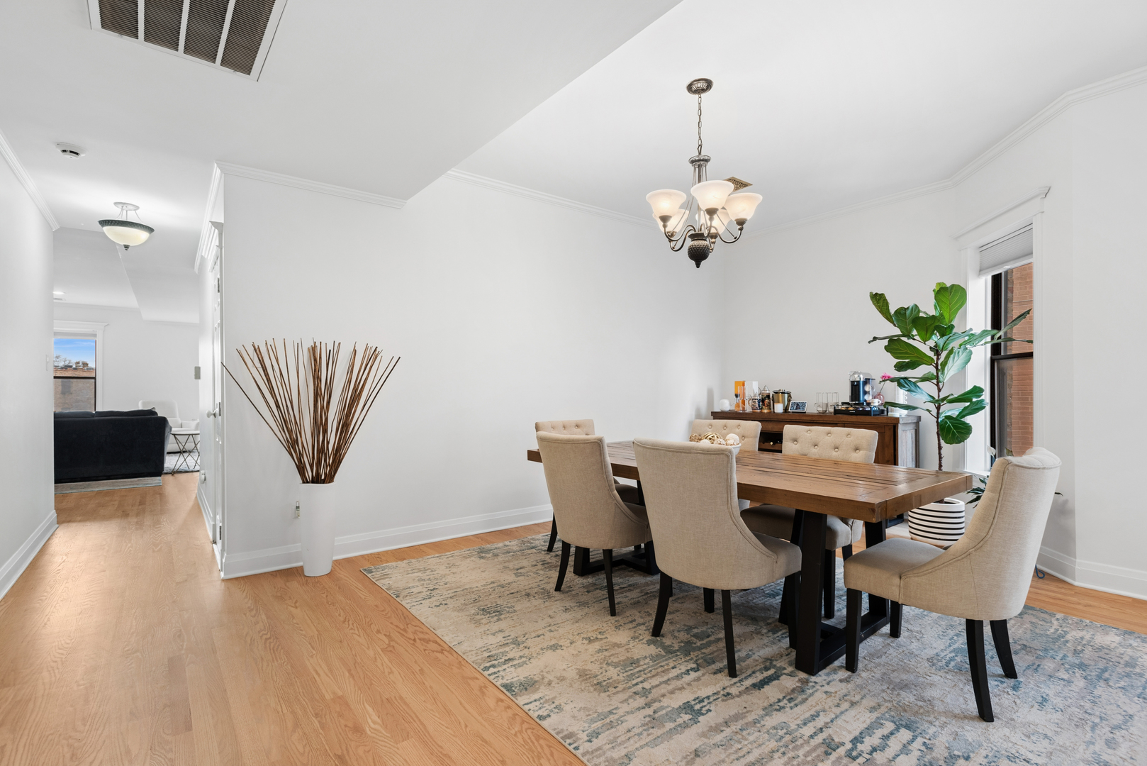 3909 North Sheridan Road, Unit 3H Chicago, IL 60613 - Photo 9 of 22