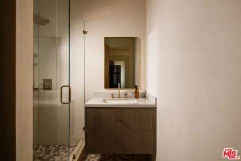 $11,000,000 | 5811 Murphy Way, Malibu, CA 90265