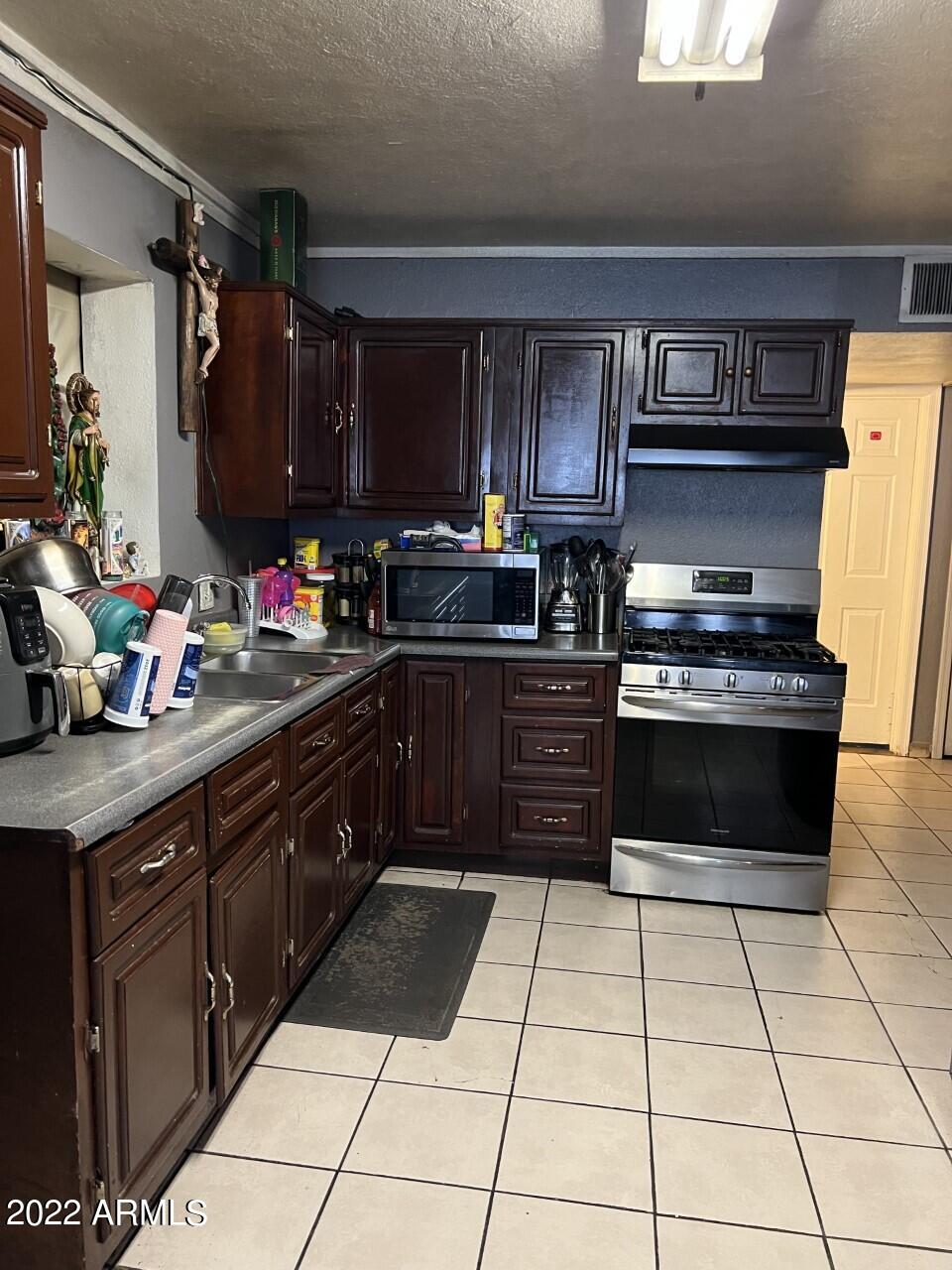 1805 West Chipman Road Phoenix, AZ 85041 - Photo 4 of 7 Kitchen