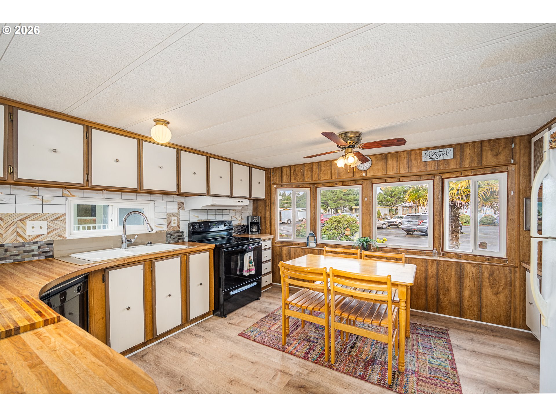 3760 Highway 101, Unit 16 Florence, OR 97439 - Photo 3 of 11