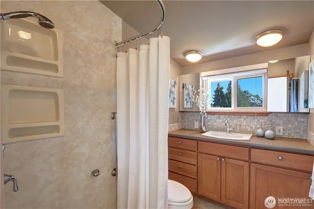 $4,300 | 3215 Northeast 103rd Street, Seattle, WA 98125