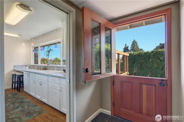 $4,300 | 3215 Northeast 103rd Street, Seattle, WA 98125