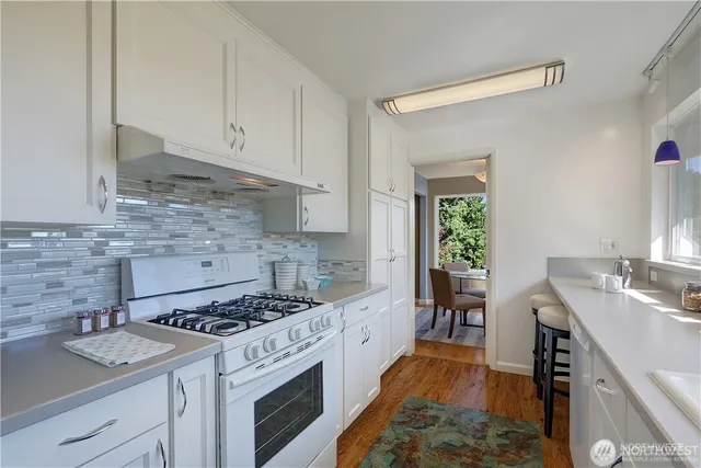 $4,300 | 3215 Northeast 103rd Street, Seattle, WA 98125