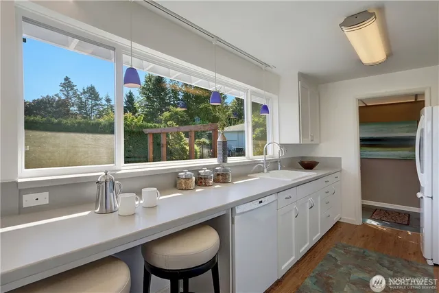 $4,300 | 3215 Northeast 103rd Street, Seattle, WA 98125