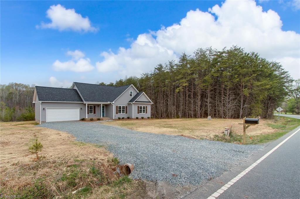 692 Dan Valley Road Madison, NC 27025 - Photo 6 of 30 Gallery Image 6