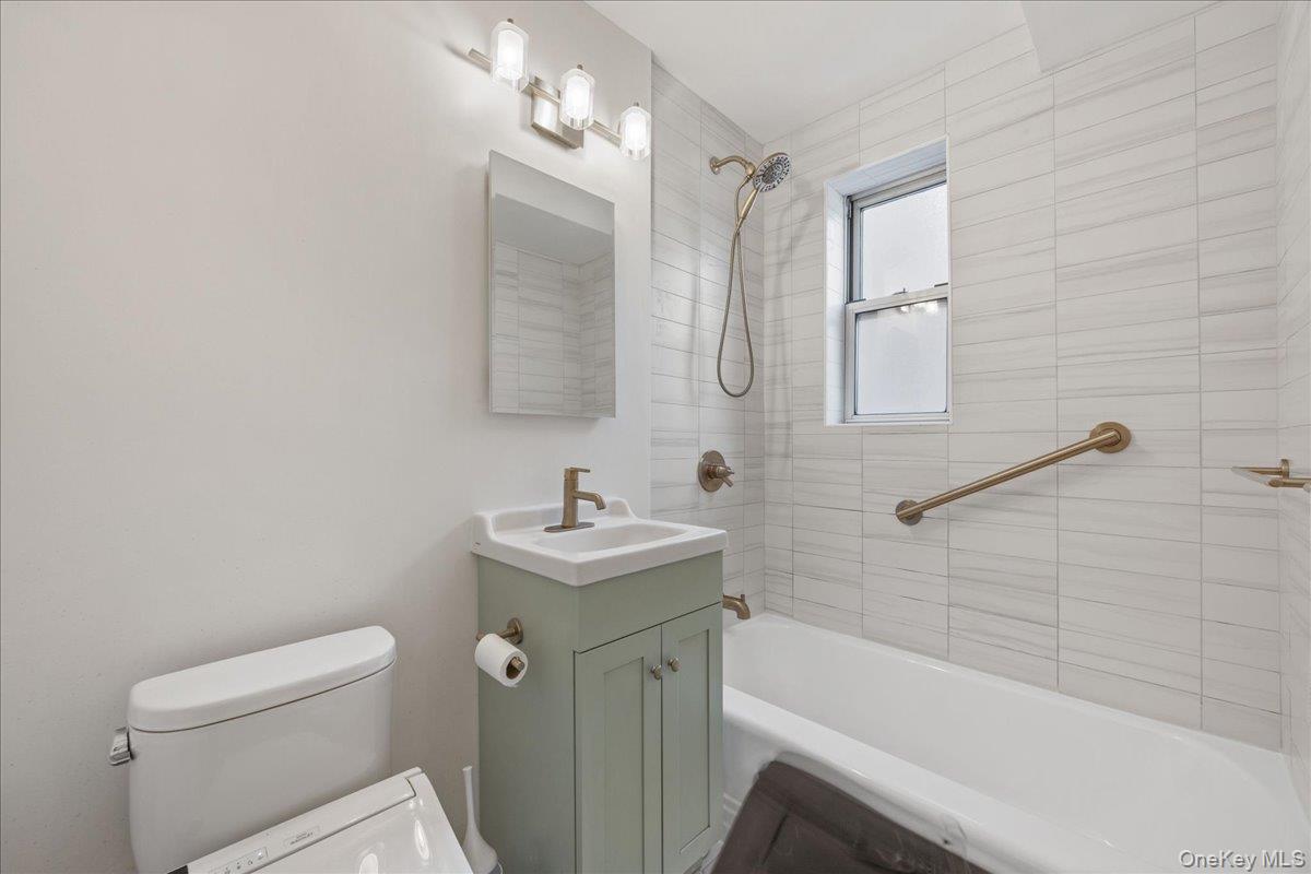 821 Bronx River Road, Unit 4D Yonkers, NY 10708 - Photo 18 of 32 Gallery Image 18