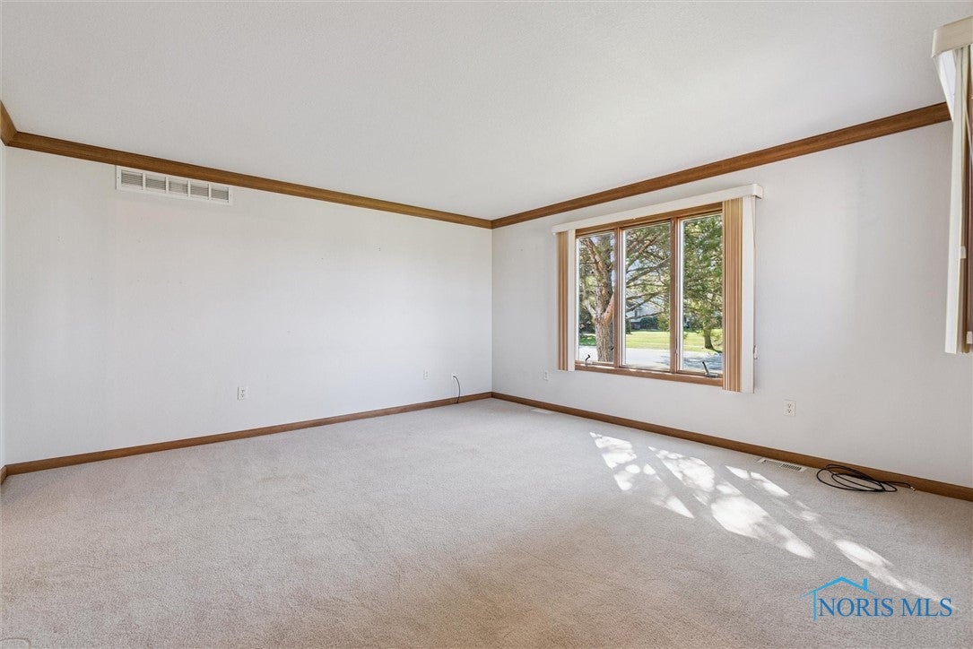 853 South Lallendorf Road Oregon, OH 43616 - Photo 6 of 33 Gallery Image 6