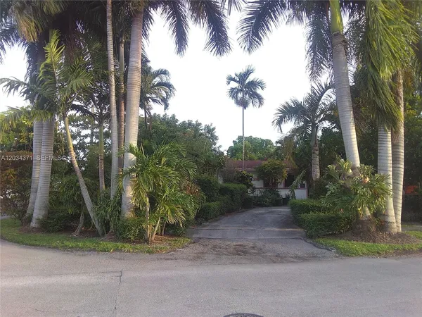 $630,000 | 5300 Southwest 103rd Place, Miami, FL 33165