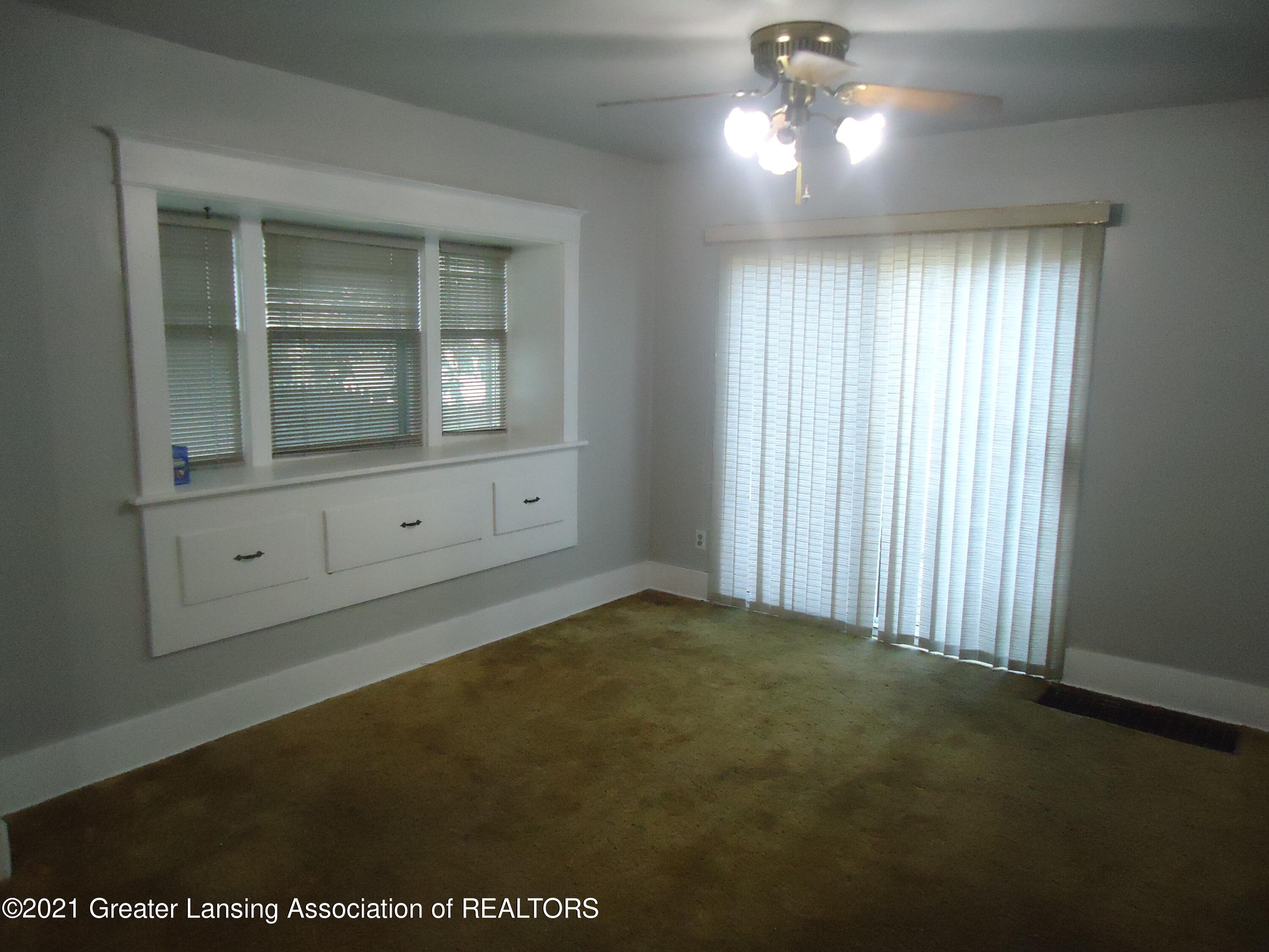 329 Kensington Road Lansing, MI 48910 - Photo 8 of 16 DSC04806