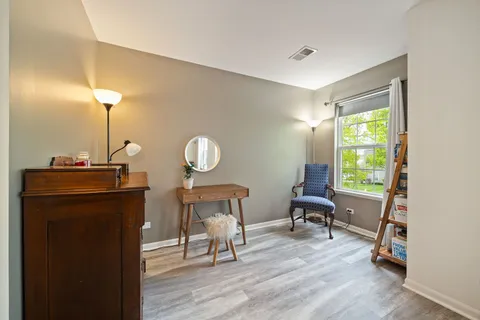 $334,999 | 2833 Granite Court, Crystal Lake, IL 60012