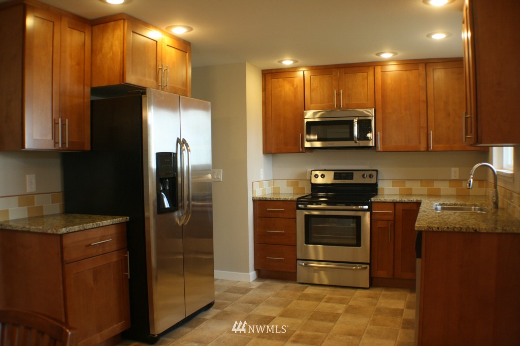 4878 Lincoln Road Blaine, WA 98230 - Photo 3 of 14 Gallery Image 3