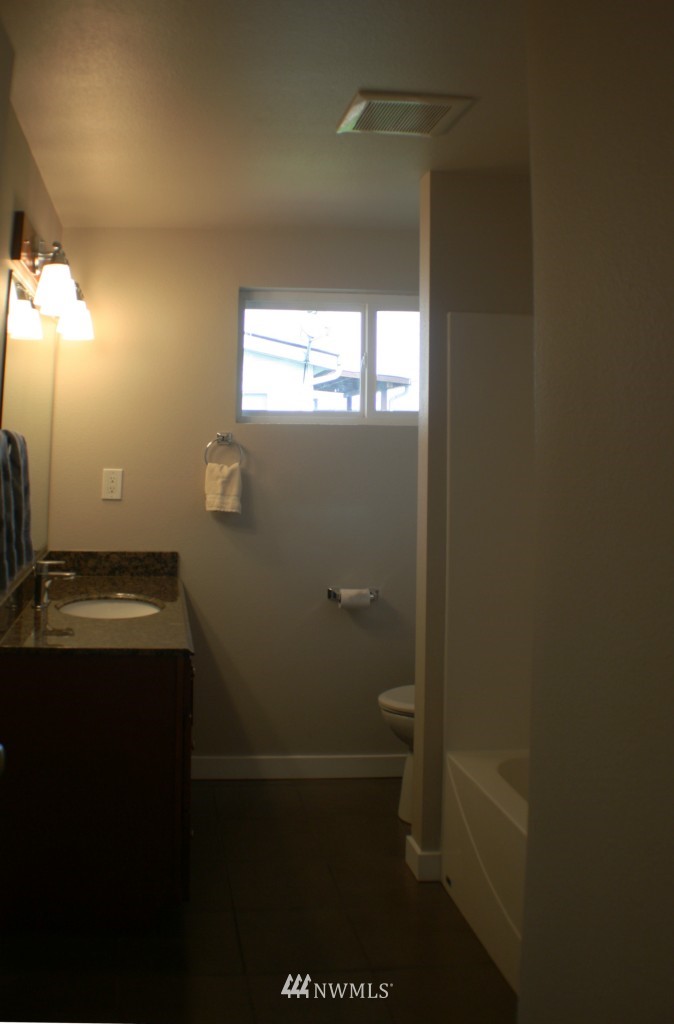 4878 Lincoln Road Blaine, WA 98230 - Photo 7 of 14 Gallery Image 7