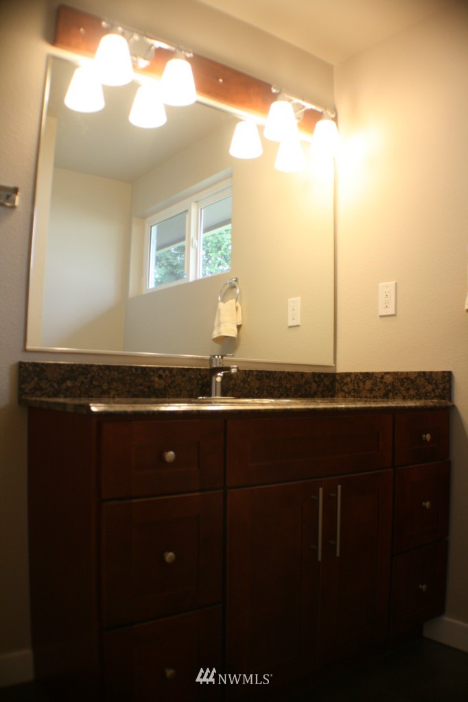 4878 Lincoln Road Blaine, WA 98230 - Photo 8 of 14 Gallery Image 8