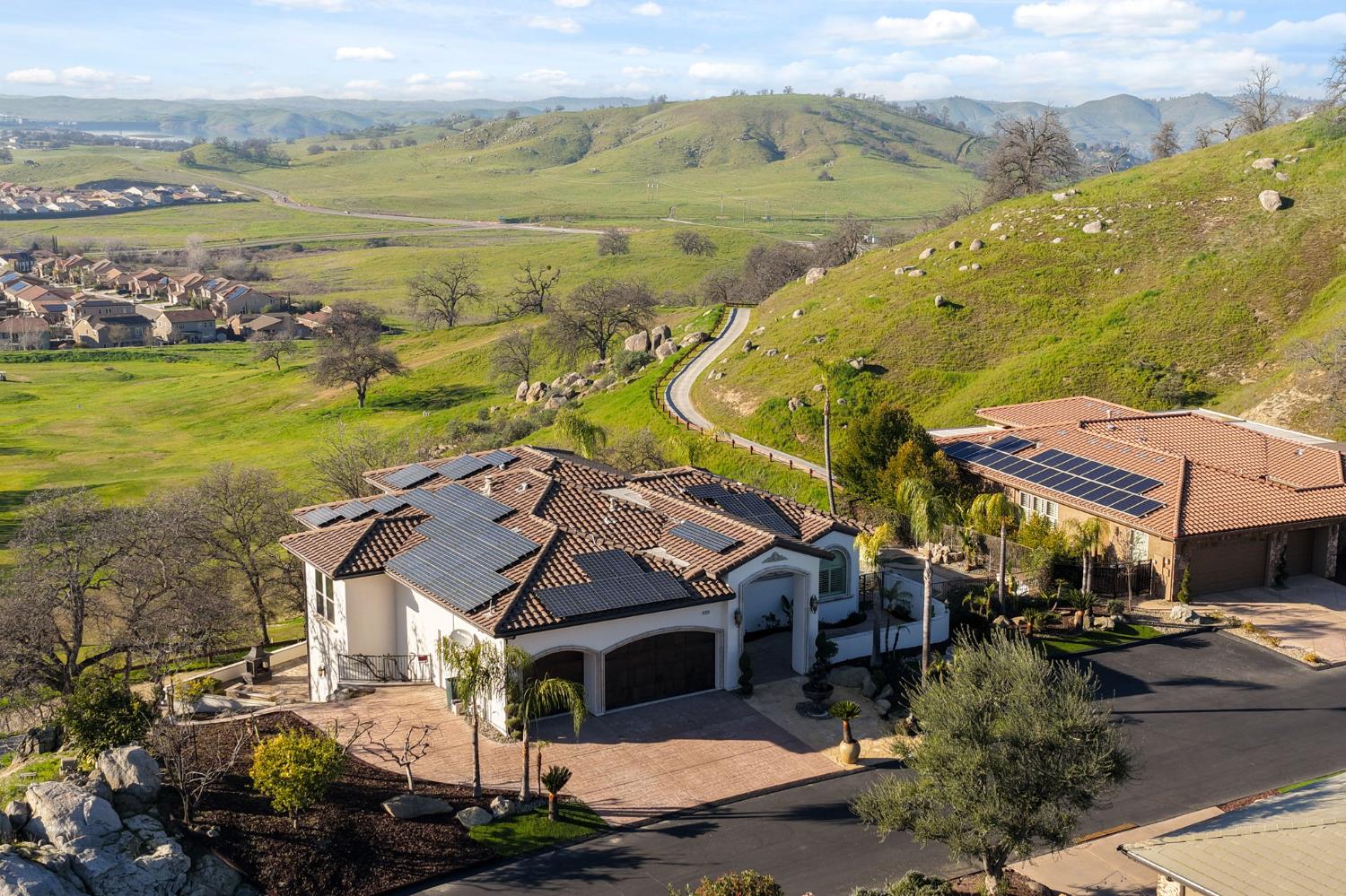 22221 Masters Drive Friant, CA 93626 - Photo 82 of 87 an aerial view of residential houses with outdoor space