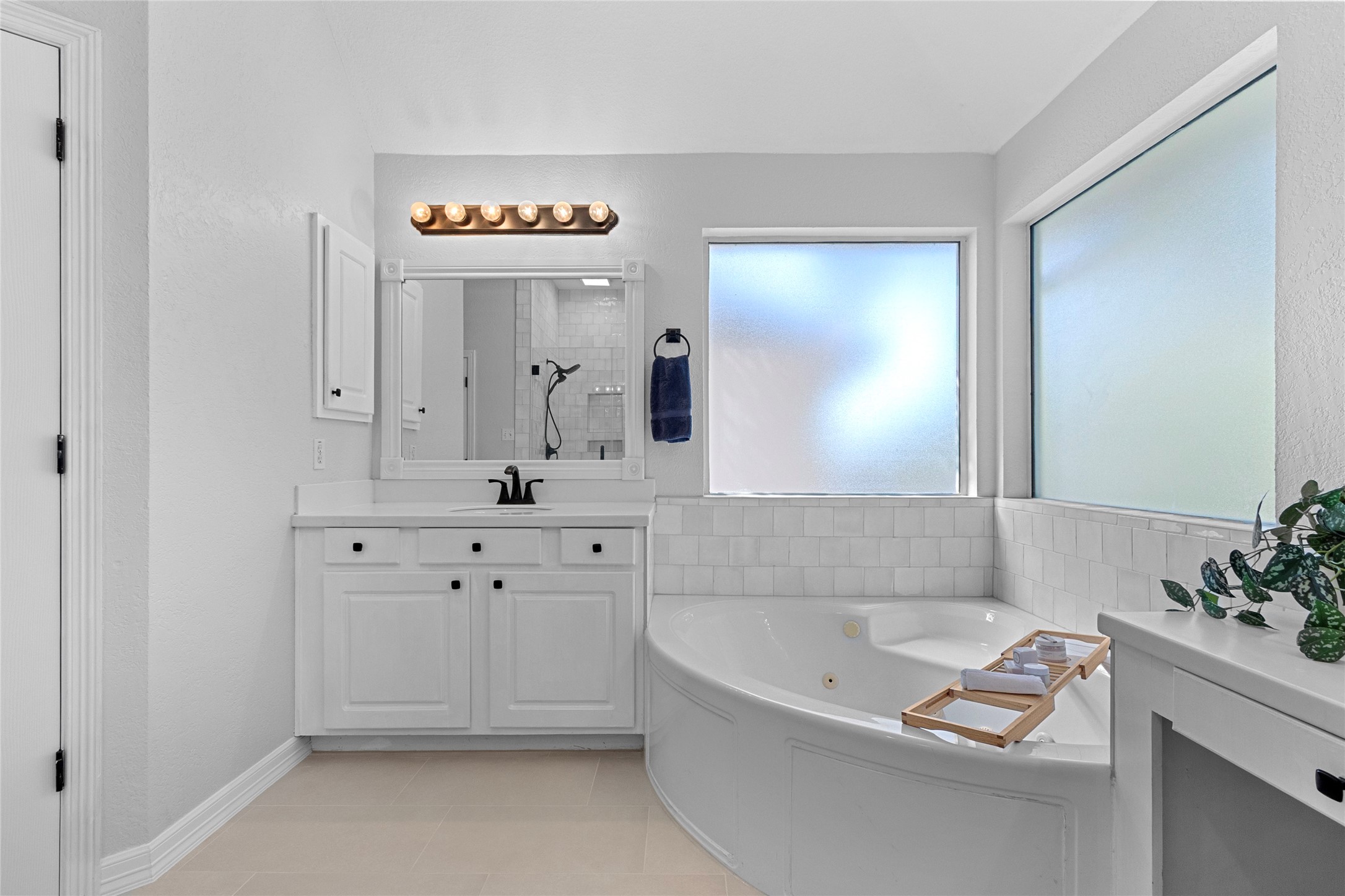 9114 Kirkstone Drive Spring, TX 77379 - Photo 21 of 31 a bathroom with a tub sink and mirror