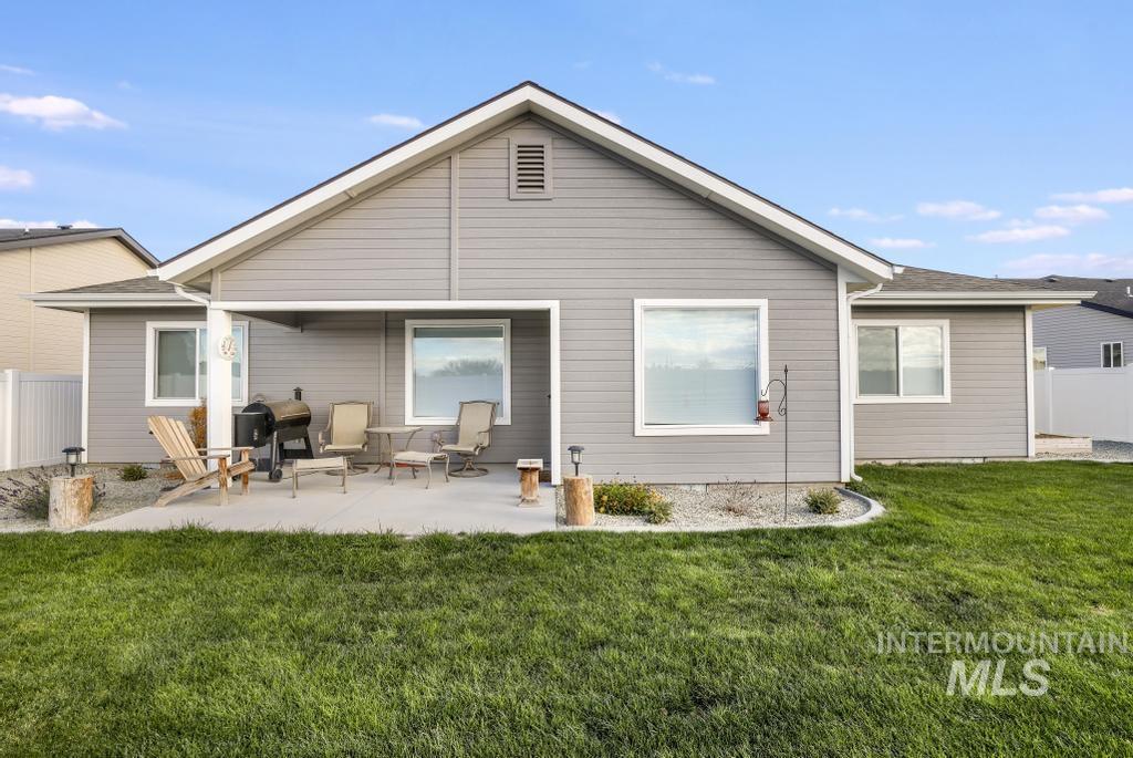 4073 Williams Street Buhl, ID 83316 - Photo 29 of 31 Rear view of property with a patio area