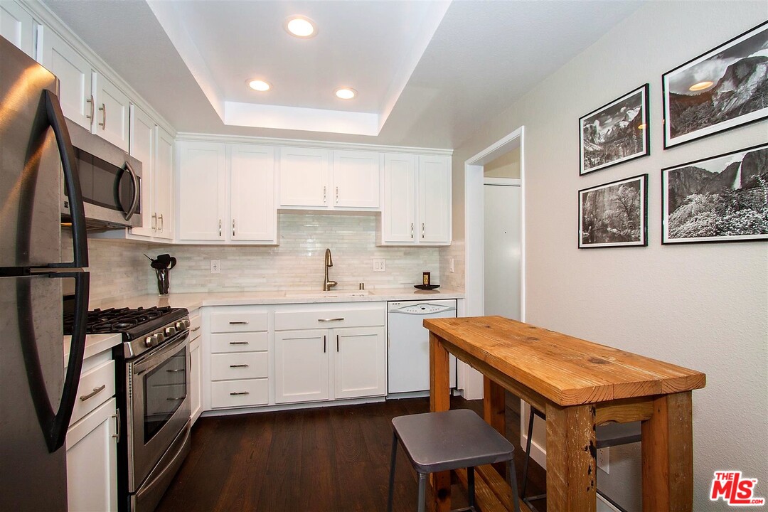 8160 Manitoba Street, Unit 119 Playa del Rey, CA 90293 - Photo 3 of 11