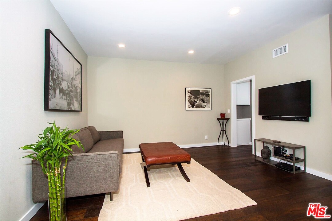 8160 Manitoba Street, Unit 119 Playa del Rey, CA 90293 - Photo 4 of 11