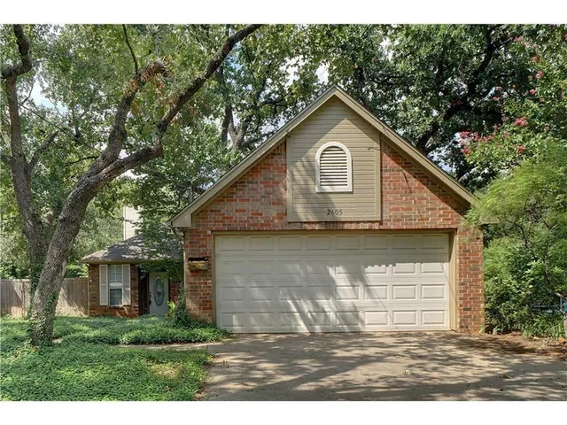 $1,800 | 2605 North Locust Street, Denton, TX 76209