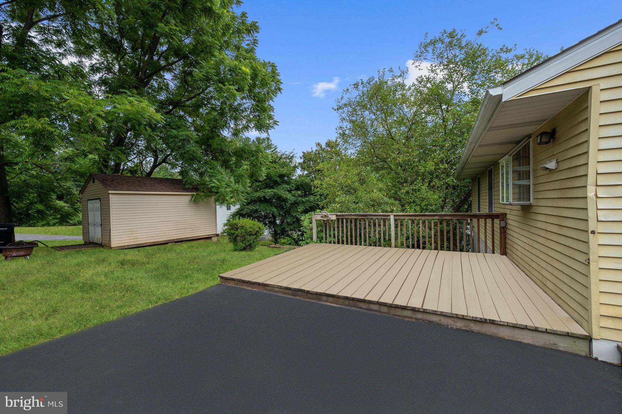 618 Kalorama Road Sykesville, MD 21784 - Photo 20 of 44 Deck | Secure Storage | Driveway