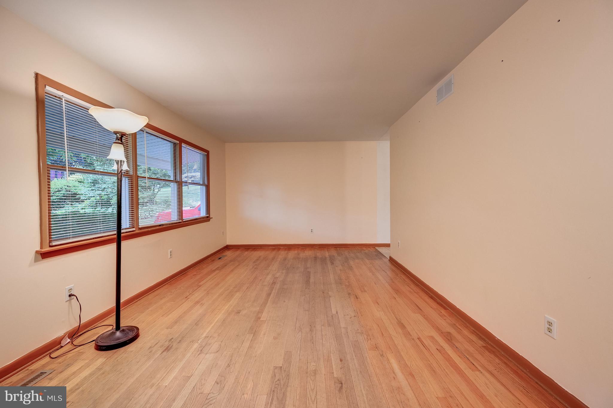 618 Kalorama Road Sykesville, MD 21784 - Photo 4 of 44 Living Room | Hardwood Floors