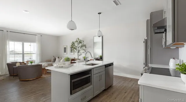 $2,595 | 7 Hudson W Drive, Unit 715, Marlboro, NY 12542