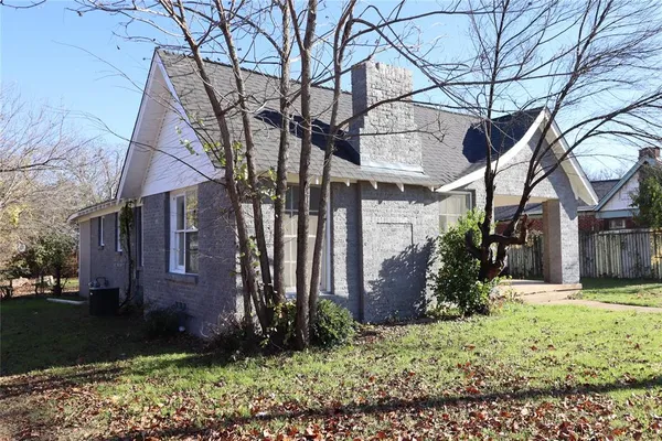 $260,000 | 2208 North Sylvania Avenue, Fort Worth, TX 76111