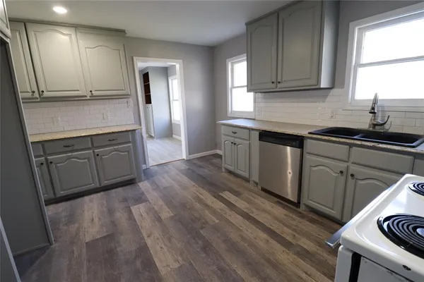 $260,000 | 2208 North Sylvania Avenue, Fort Worth, TX 76111