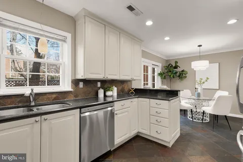 $699,900 | 241 Gretna Green Court, Alexandria, VA 22304