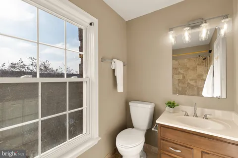 $699,900 | 241 Gretna Green Court, Alexandria, VA 22304