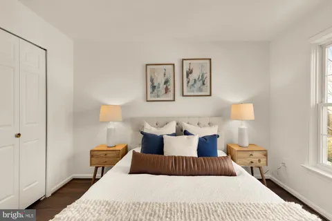 $699,900 | 241 Gretna Green Court, Alexandria, VA 22304