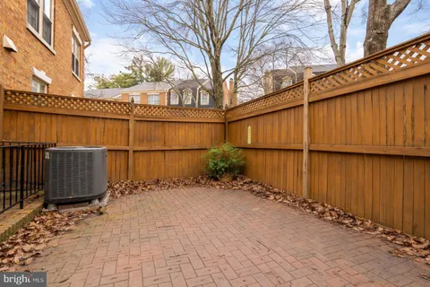 $699,900 | 241 Gretna Green Court, Alexandria, VA 22304