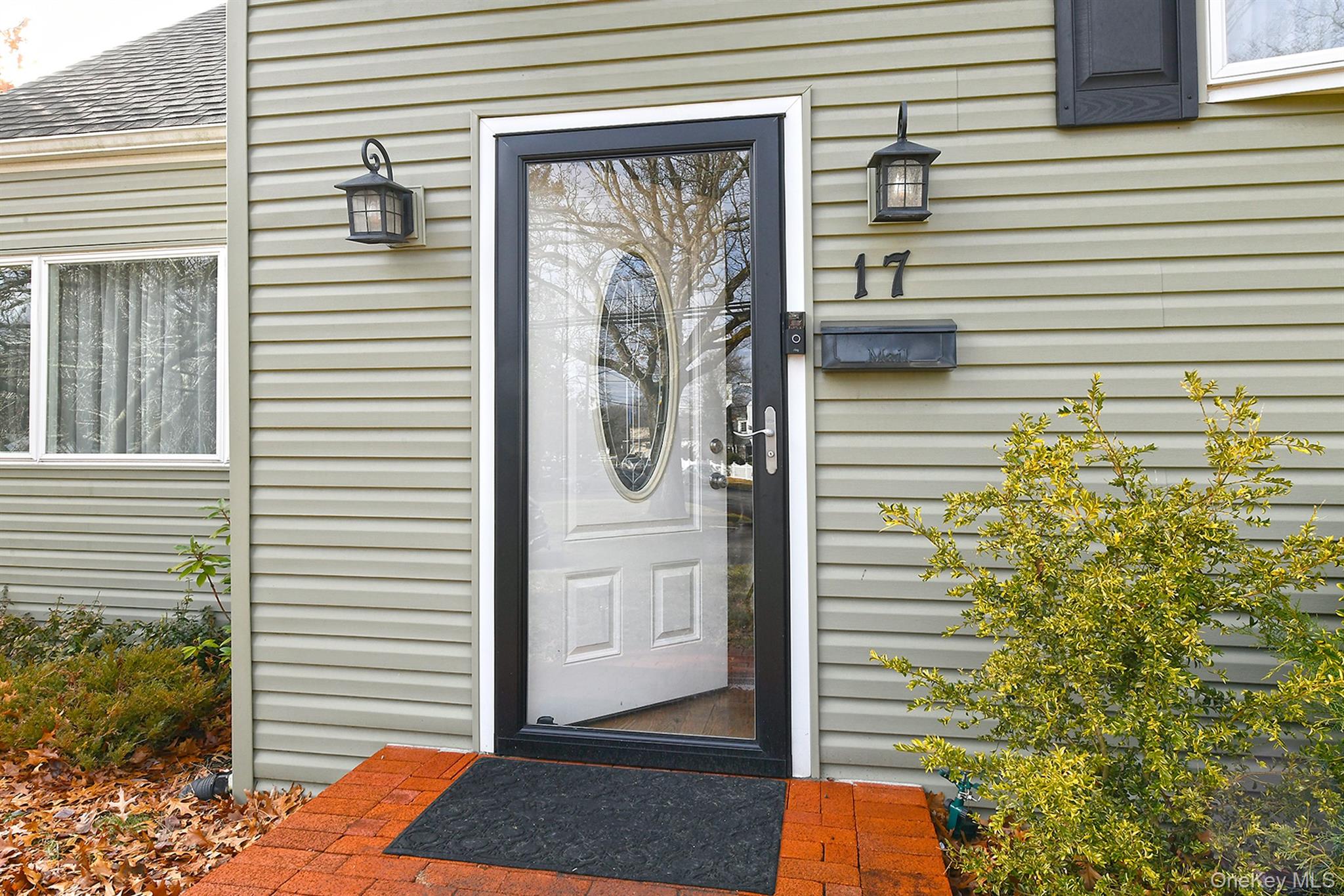 17 Pinetree Road South Huntington, NY 11746 - Photo 2 of 29