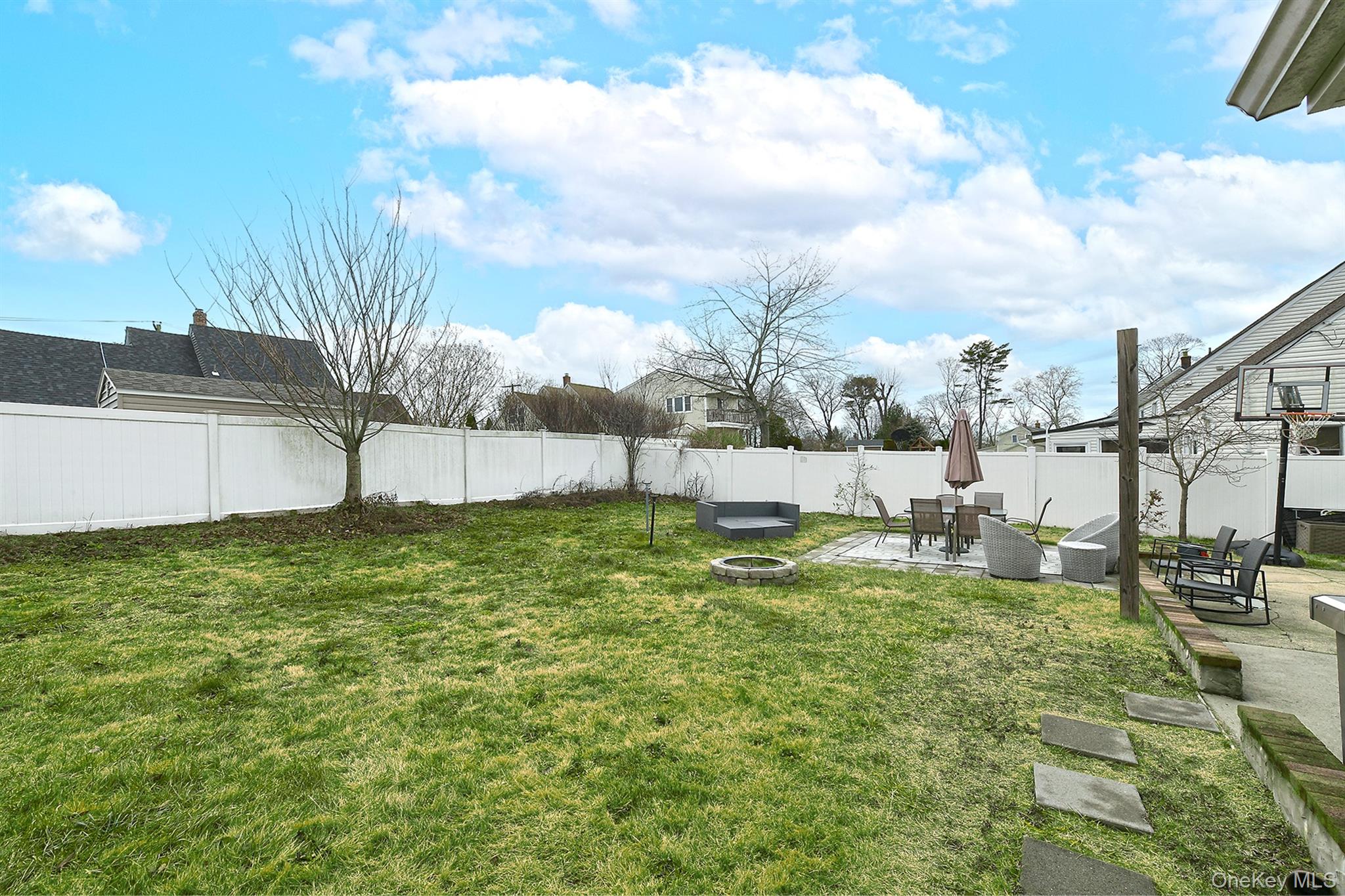 17 Pinetree Road South Huntington, NY 11746 - Photo 25 of 29