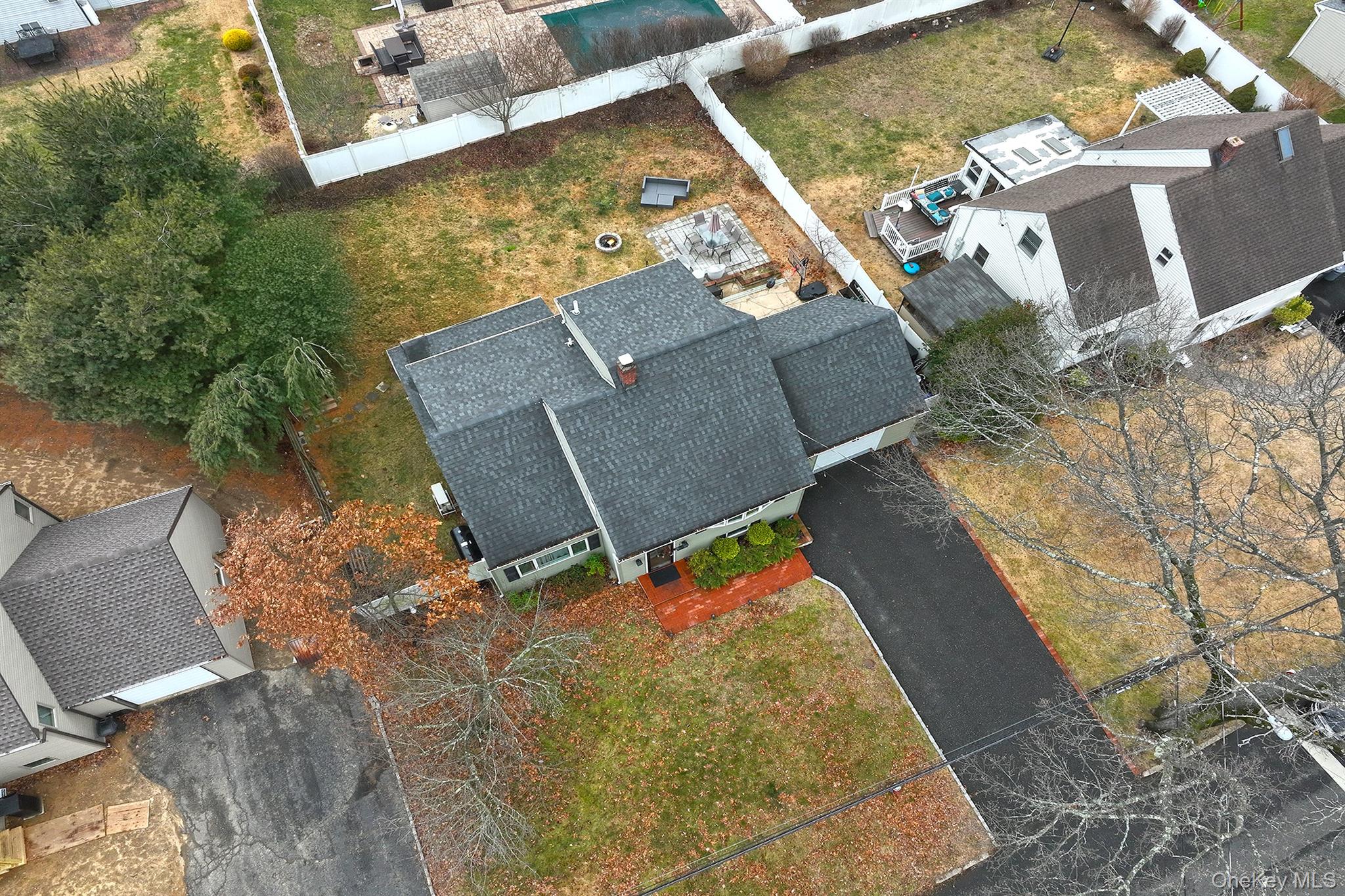 17 Pinetree Road South Huntington, NY 11746 - Photo 27 of 29