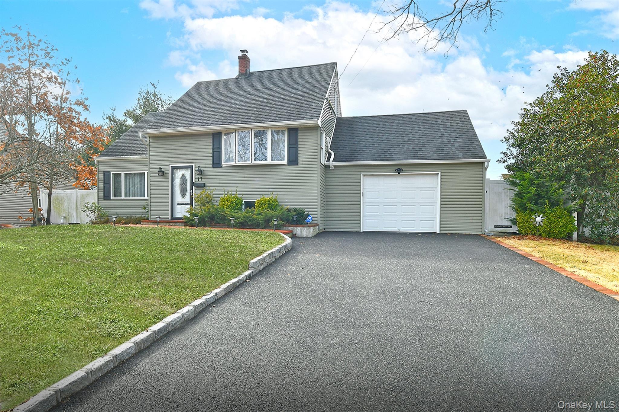 17 Pinetree Road South Huntington, NY 11746 - Photo 28 of 29