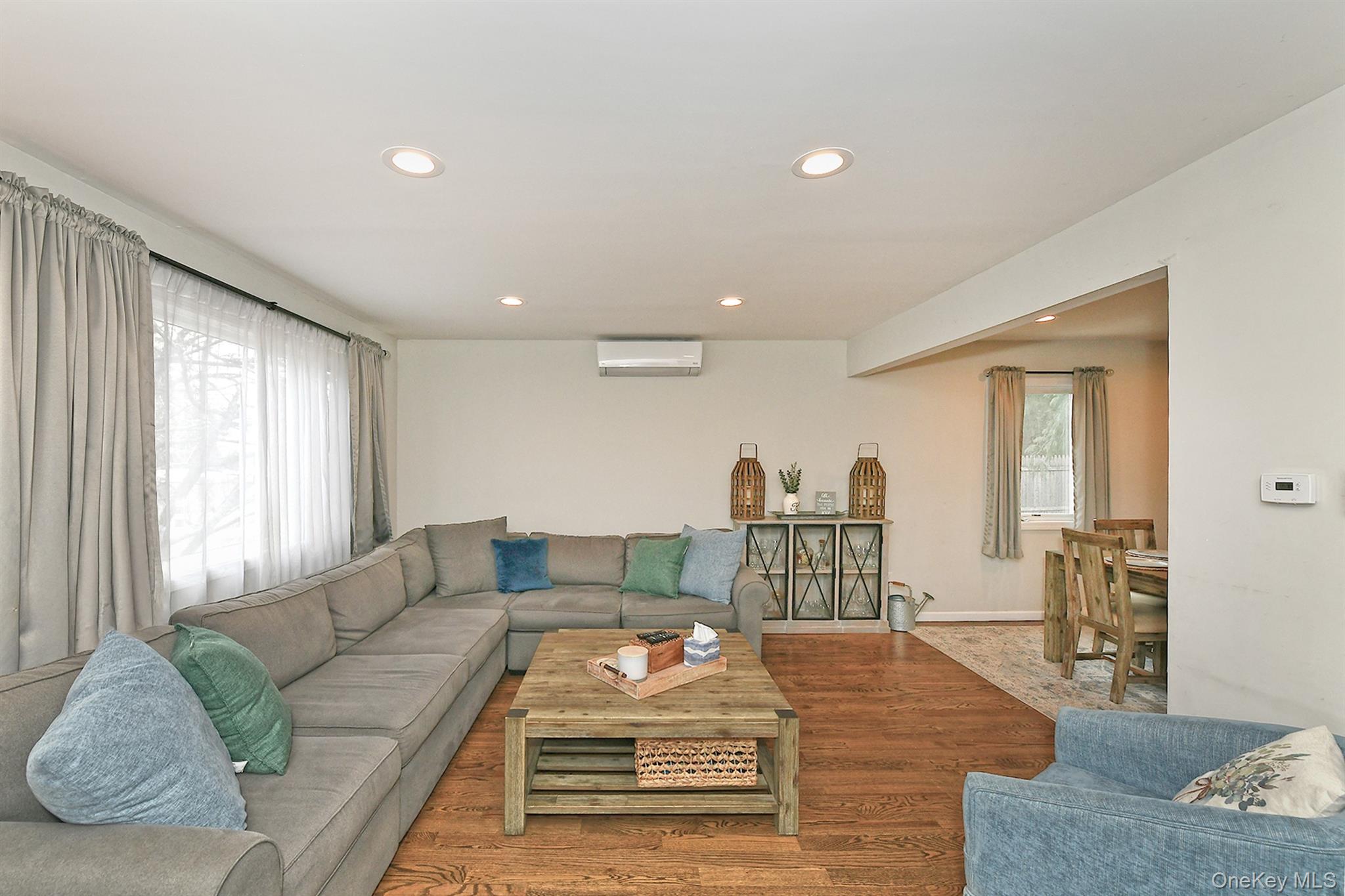 17 Pinetree Road South Huntington, NY 11746 - Photo 4 of 29