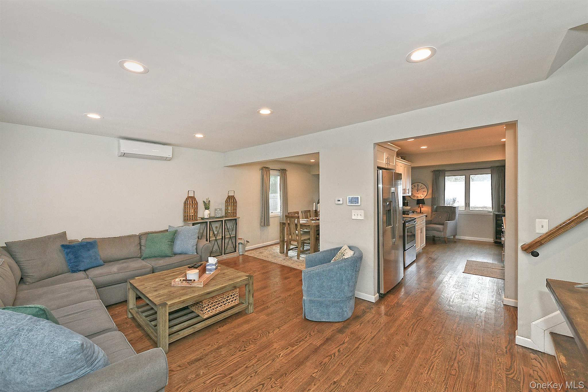 17 Pinetree Road South Huntington, NY 11746 - Photo 5 of 29