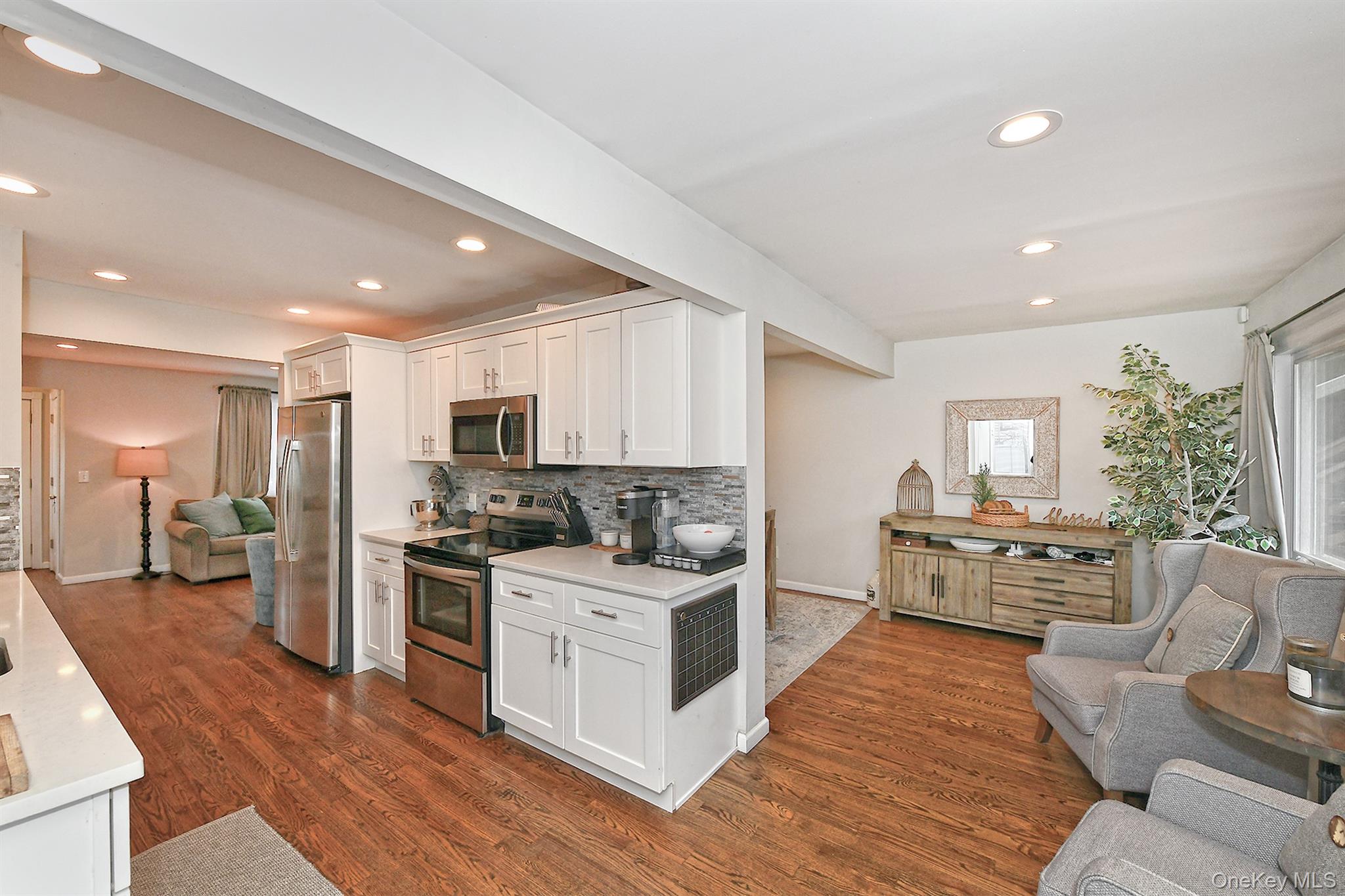 17 Pinetree Road South Huntington, NY 11746 - Photo 7 of 29