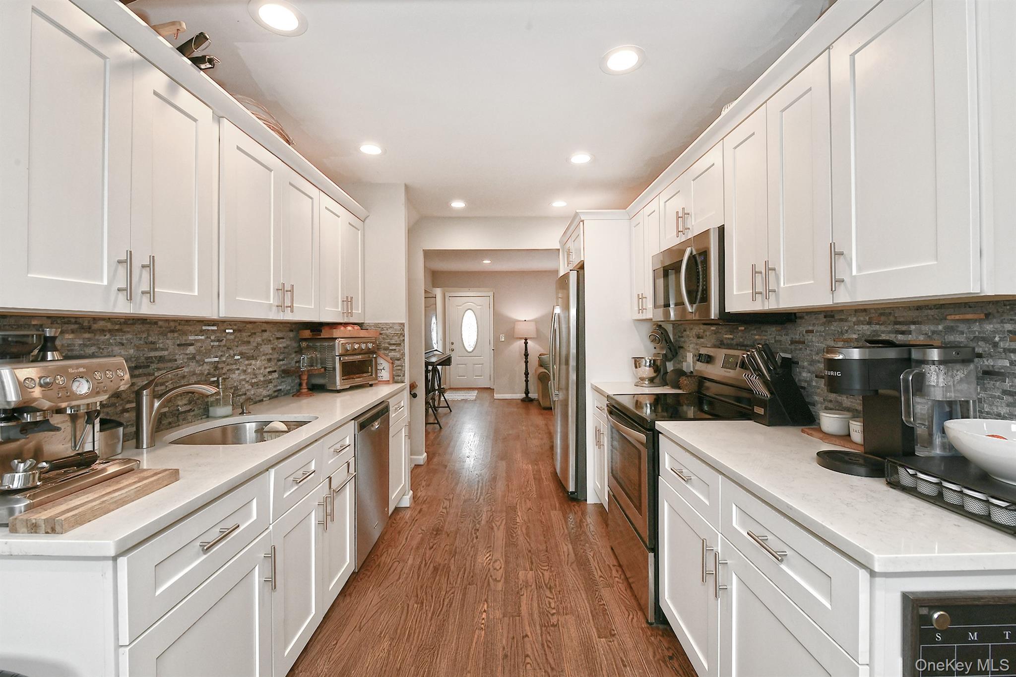 17 Pinetree Road South Huntington, NY 11746 - Photo 8 of 29